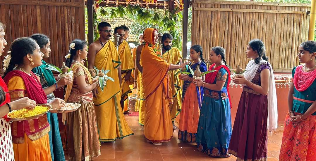 ShankaraPeetha's tweet image. ವಿವಿವಿಯಲ್ಲಿ ಮಾತೃವಂದನೆ~ಛಾತ್ರಭಿಕ್ಷೆ

23-06-2024