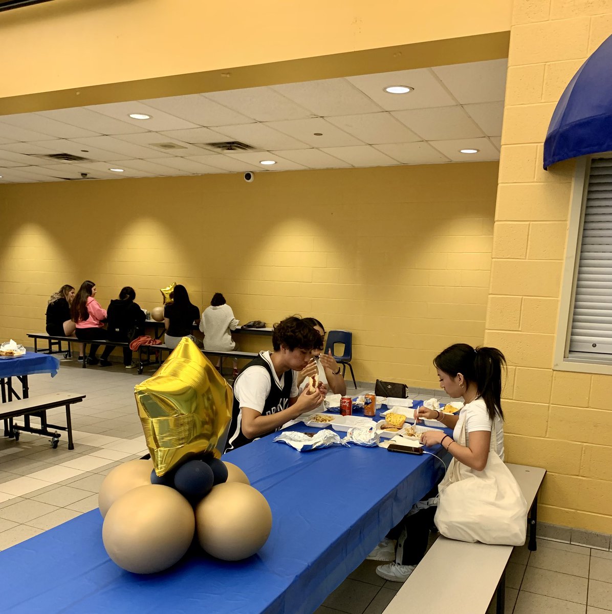 Ms_Mackasey's tweet photo. The Grads of 2024 breaking bread &amp; enjoying their @_mrcorn lunch after the ceremony rehearsal 🎓

Thanks to Ms Sallati &amp; @tcdsb SBC Grad Committee for organizing today’s lunch🙌🏼 https://t.co/iLKfLTFHPe
