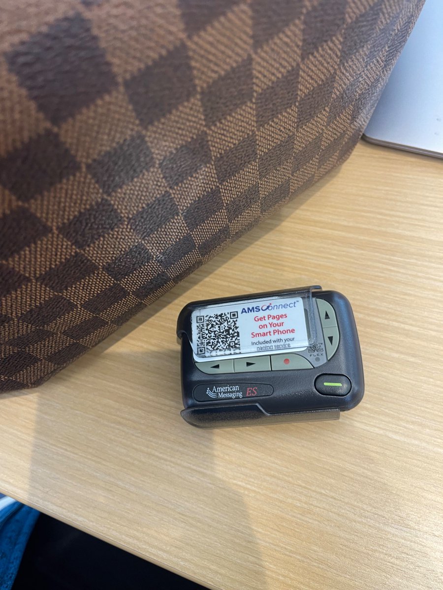 “Hi this Gisselle with Internal Medicine, I just got a page from you” 🏃🏾‍♀️🏃🏾‍♀️😵‍💫 #Intern #medtwitter