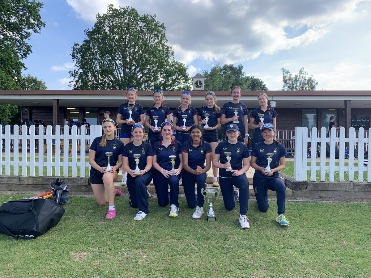 Repton School beat Ipswich School in the National Final by 30 runs to claim the inaugural National Girls U15 100 Ball Trophy! 

Congratulations to all 4 teams who reached finals day today, and a big well done to Repton for defending 108 with a fine bowling performance 👏🏻