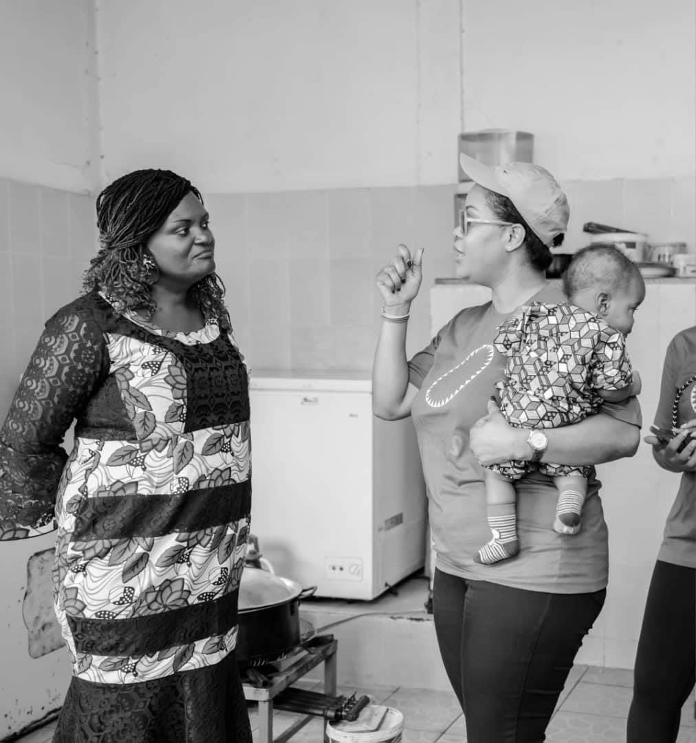 FondationDorcas's tweet photo. Aucun trésor n’est plus précieux que l’amour que l’on donne aux enfants. C’est dans cette optique que Madame Anouchka OLIGUI NGUEMA, Présidente de la Fondation DORCAS, s’est rendue au centre d’accueil « Maison de l’espérance » #Gabon 
#fondationdorcas
#donnerlesourire https://t.co/sXJd4J03lr