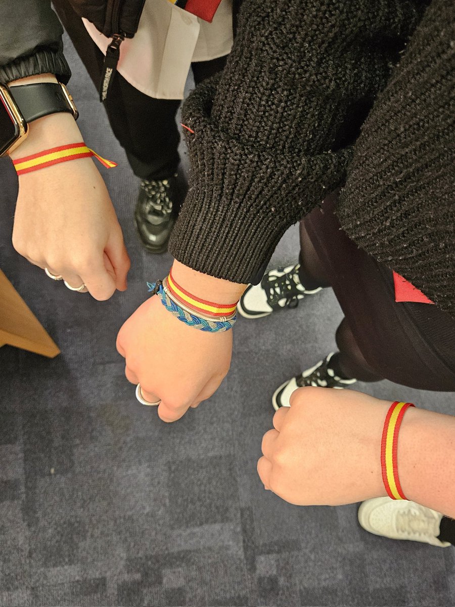 Miss Anderson tweet media