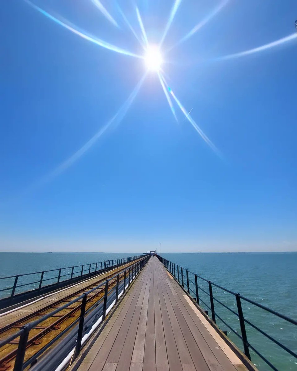 LeeJordo1's tweet image. Perfect day to visit Southend Pier today ☀️ #southendpier #southendonsea #essex #summer @YourSouthend