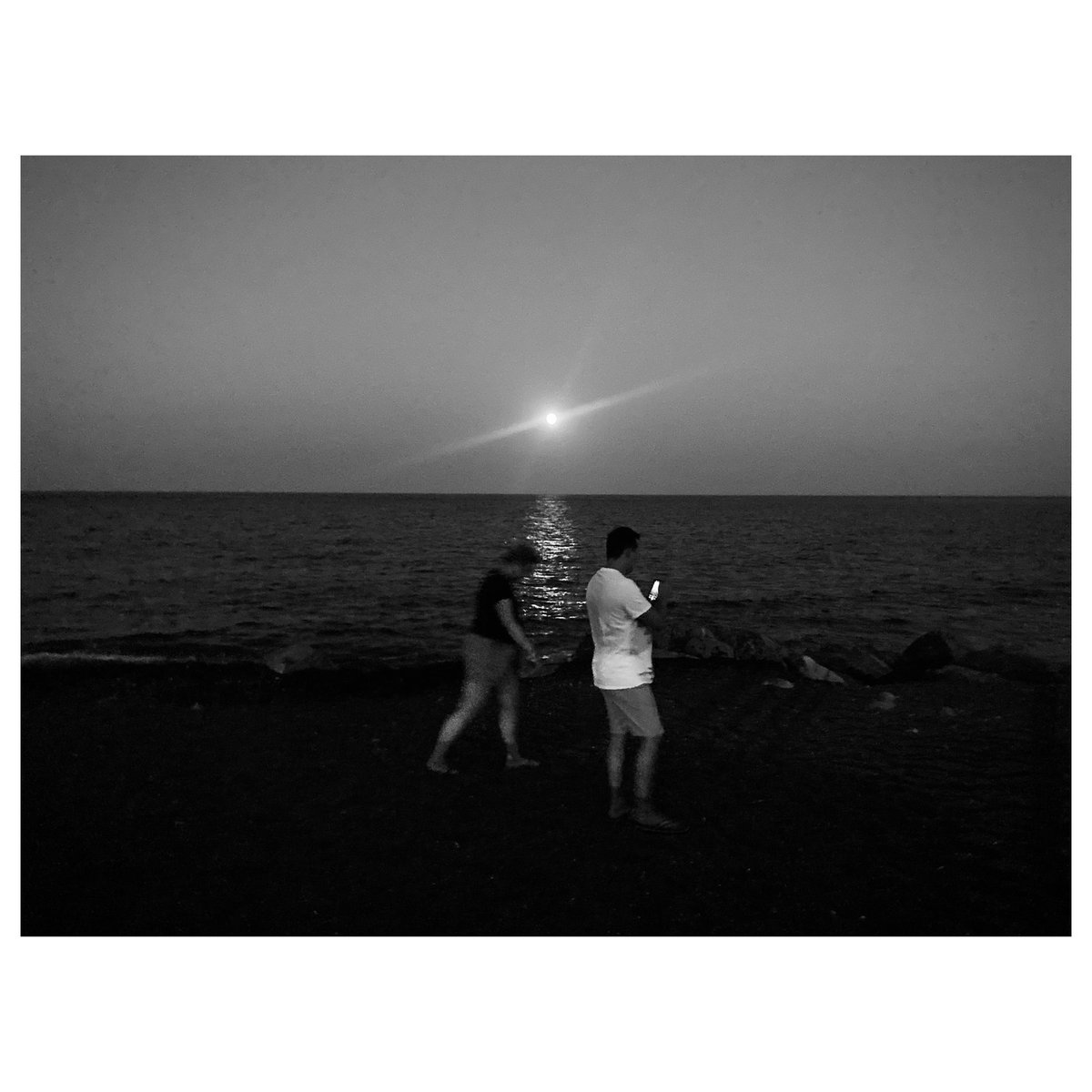 RonnieFletcher7's tweet photo. Perissa Nocturne #perisa #santorini #greece https://t.co/q0dkpBQzZy
