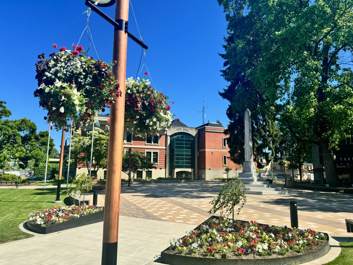 CityofPoCo's tweet photo. We have FREE hanging baskets to give away β share a pic of your garden with us for a chance to win one! π Enter to win by:
π¬ Post a photo tag @cityofpoco and use #PoCoInBloom OR
π» Upload photo at https://t.co/V4pFVtNbDM
Share a photo by June 30.
#PortCoquitlam #CityOfPoCO https://t.co/k6rr1kITdP