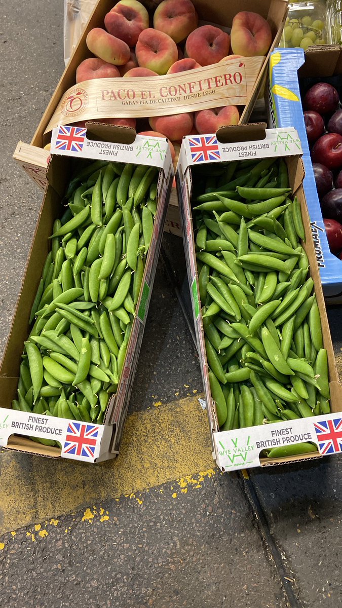 HGWalker1's tweet image. Sugar Snap! Pre pack available too #veg #fruit #fresh #seasonal #healthy #peas #wyevalley #greens #vegetarian #vegan #britishproduce
