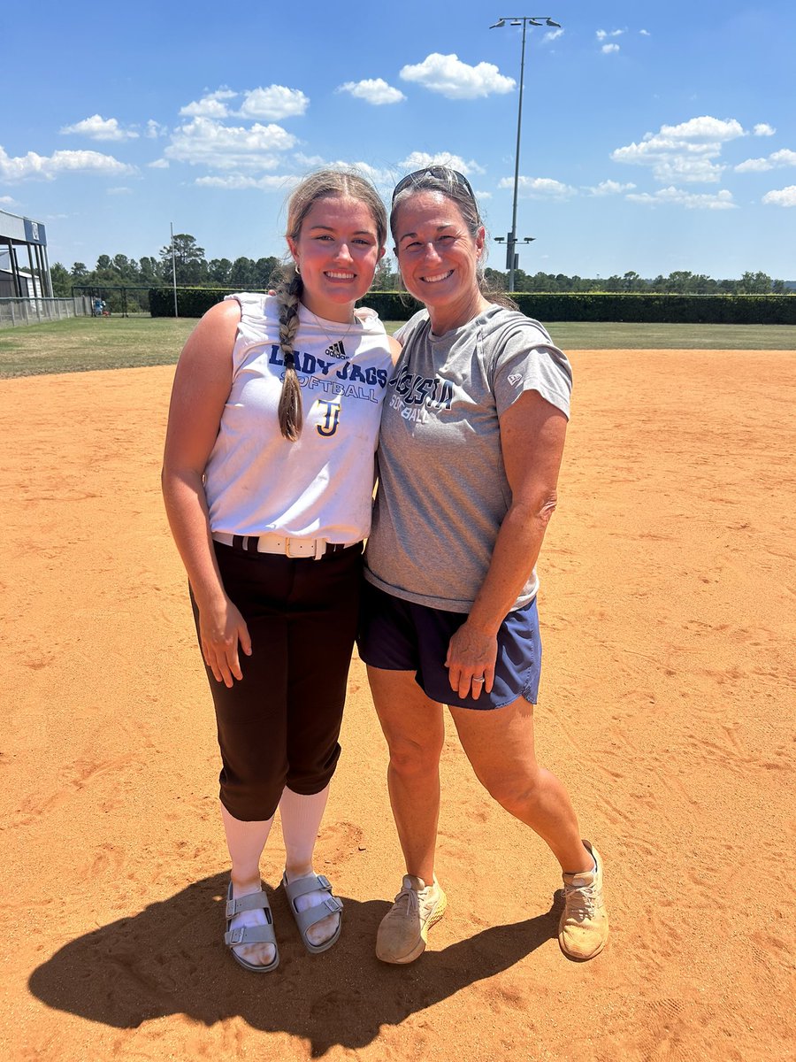 Thank you <a href="/mrsmobro/">Melissa Brocato</a> and <a href="/AUG_Softball/">AUG_Softball</a> for a great camp today!!
