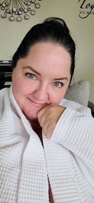 To he who sent this most comfy robe! 😁 Thank you! It's been a few weeks, my bad. Also, that sucks about<a href="/tag/mvsales"class="tags"><span>#mvsales</span></a>