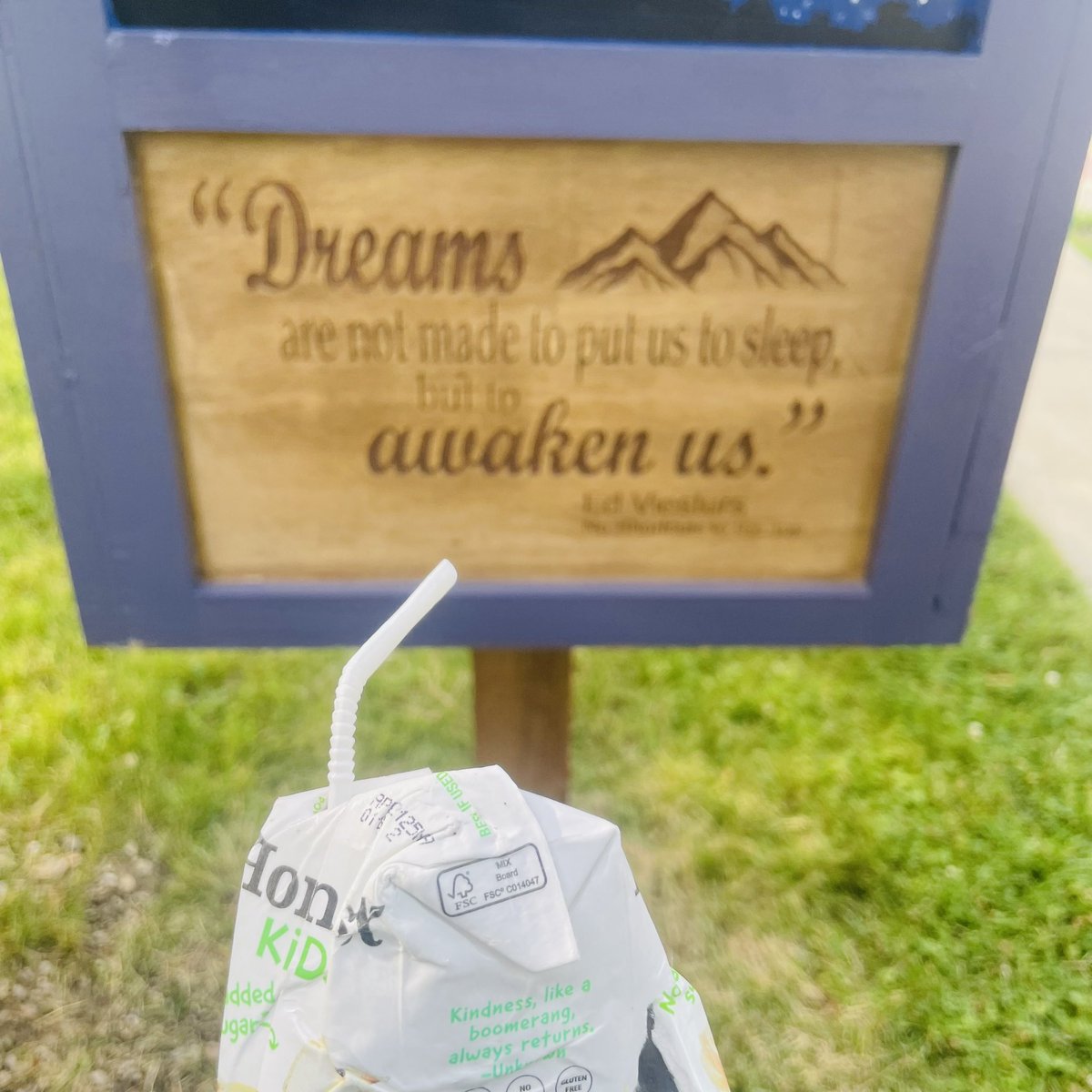 WorkforceJames's tweet photo. 3,000-day #litterchallenge Day 1,759: What a cool surprise to find this new mini library in my neighborhood!

#TakeaBook
#ShareaBook 

🌎🚮🗑️🐶😎✋💚 x58 #AtLeastOneaDay #OreotheDog https://t.co/A2G5rk96GF
