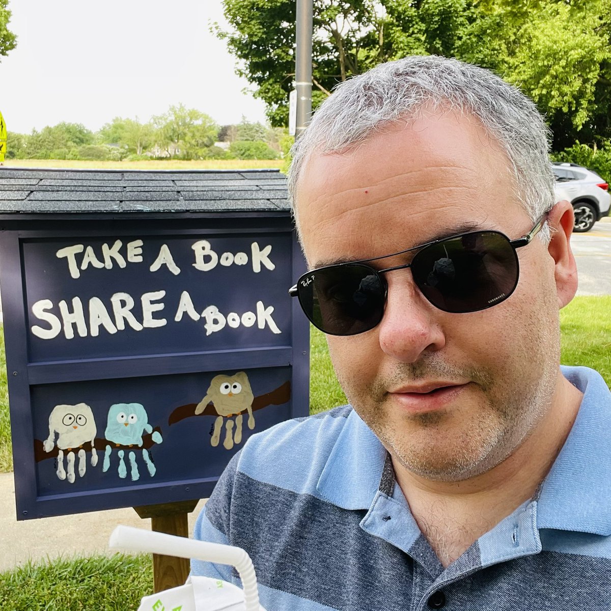 WorkforceJames's tweet photo. 3,000-day #litterchallenge Day 1,759: What a cool surprise to find this new mini library in my neighborhood!

#TakeaBook
#ShareaBook 

🌎🚮🗑️🐶😎✋💚 x58 #AtLeastOneaDay #OreotheDog https://t.co/A2G5rk96GF