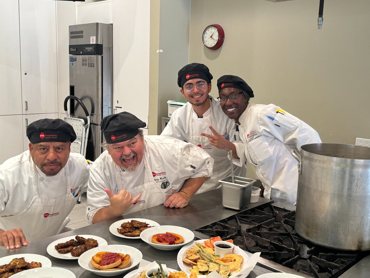 LosAngelesHTA's tweet photo. HTA students benefit from best-in-class training, led by our outstanding instructors.  Chef Danny Harold brings his expertise &amp; passion to the HTA, helping our future cooks &amp; chefs hone their craft. Join our path to a #culinary career/good #unionjob! Visit https://t.co/gqxXZosuVq https://t.co/5PeAVmJZAs
