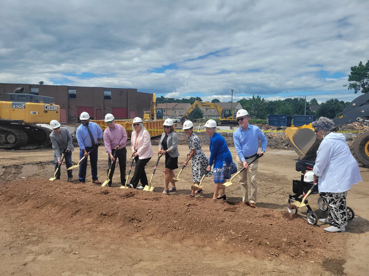 LISC Connecticut (@ct_lisc) on Twitter photo LISC CT Executive Director Jim Horan, <a href="/sheldonoak/">Sheldon Oak Central</a>, Tony Lyons from <a href="/NEF_LISC/">National Equity Fund, Inc.</a>, executives from #vesta, and community organizers break ground for the new 155 units that will be constructed at the Martin Luther King Apartments in Hartford during a groundbreaking ceremony. LISC CT Executive Director Jim Horan, <a href="/sheldonoak/">Sheldon Oak Central</a>, Tony Lyons from <a href="/NEF_LISC/">National Equity Fund, Inc.</a>, executives from #vesta, and community organizers break ground for the new 155 units that will be constructed at the Martin Luther King Apartments in Hartford during a groundbreaking ceremony.