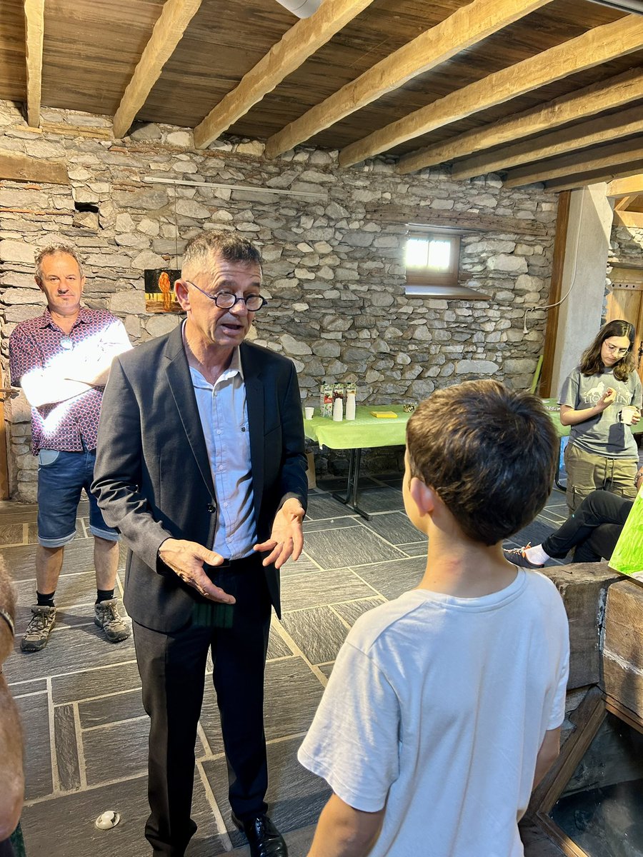 JoelAviragnet's tweet photo. J’étais au vernissage de l’exposition des enfants au Moulin des Arts à #SaintBeat. C’est une belle initiative avec une artiste qui apprend aux enfants à représenter leur environnement, ce qui les entoure, et notamment les animaux de la montagne 🦊🐻🦌
#legislatives2024 #circo3108 https://t.co/7ClKdvcbWH