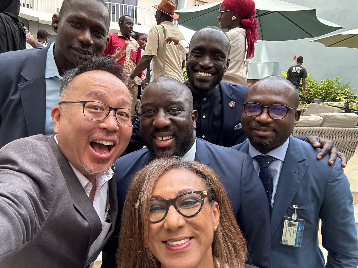 Habibou DIA (@habiboud) on Twitter photo Merci Monsieur le Ministre <a href="/SALLAlioune20/">SALL Alioune</a> pour votre disponibilité votre simplicité et votre pontualité.
Cette premiere journée avec les acteurs des #medias promet de belles choses pour le #Senegal merci <a href="/ONU_Droits_BRAO/">ONU Droits de l'Homme - Afrique de l'Ouest</a> <a href="/CinuDakar/">Centre d'Information des Nations Unies Dakar</a> <a href="/HiroSaitoAfrica/">Hiro Saito</a> <a href="/miniellebaro/">minielle baro</a> et <a href="/RVillaine/">Renaud de Villaine</a> Merci Monsieur le Ministre <a href="/SALLAlioune20/">SALL Alioune</a> pour votre disponibilité votre simplicité et votre pontualité.
Cette premiere journée avec les acteurs des #medias promet de belles choses pour le #Senegal merci <a href="/ONU_Droits_BRAO/">ONU Droits de l'Homme - Afrique de l'Ouest</a> <a href="/CinuDakar/">Centre d'Information des Nations Unies Dakar</a> <a href="/HiroSaitoAfrica/">Hiro Saito</a> <a href="/miniellebaro/">minielle baro</a> et <a href="/RVillaine/">Renaud de Villaine</a>