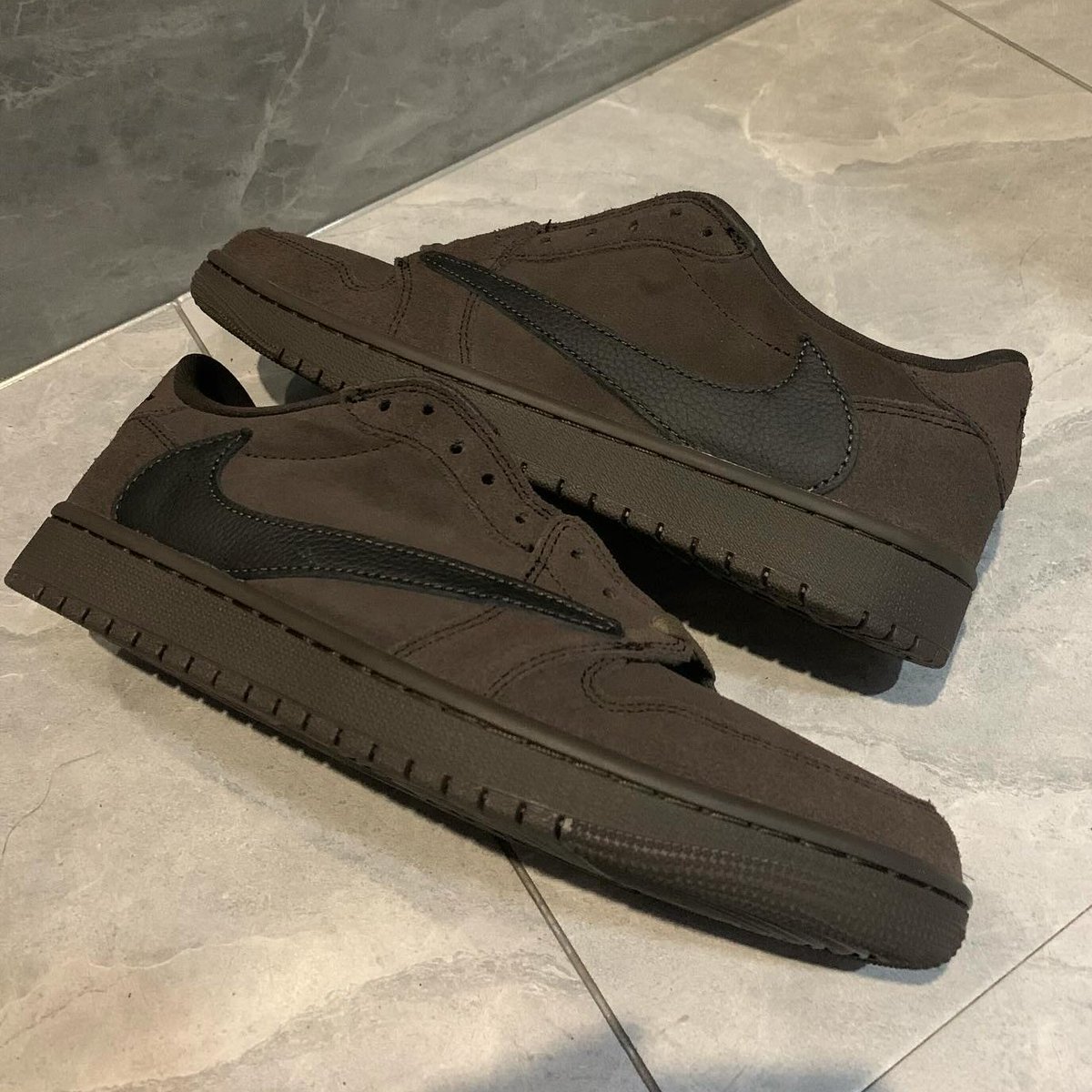 SneakerVisionz's tweet photo. Travis Scott x Air Jordan 1 Low OG "Velvet Brown" 🌵

- Release Date: Spring 2025 🗓️ https://t.co/HC392PVLKY