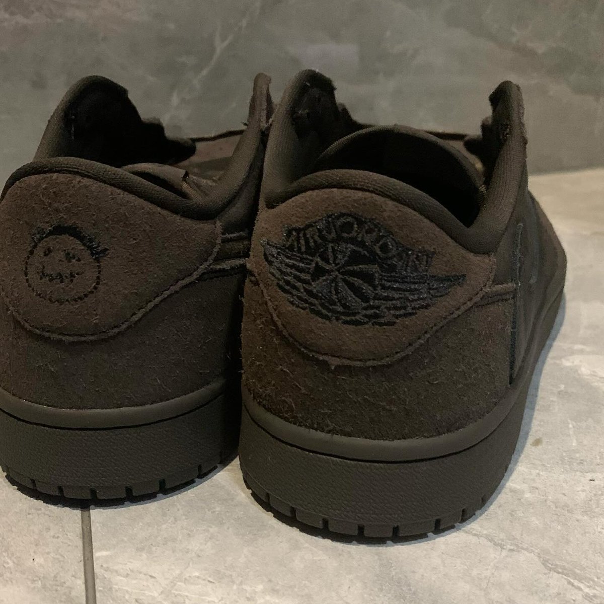 SneakerVisionz's tweet photo. Travis Scott x Air Jordan 1 Low OG "Velvet Brown" 🌵

- Release Date: Spring 2025 🗓️ https://t.co/HC392PVLKY