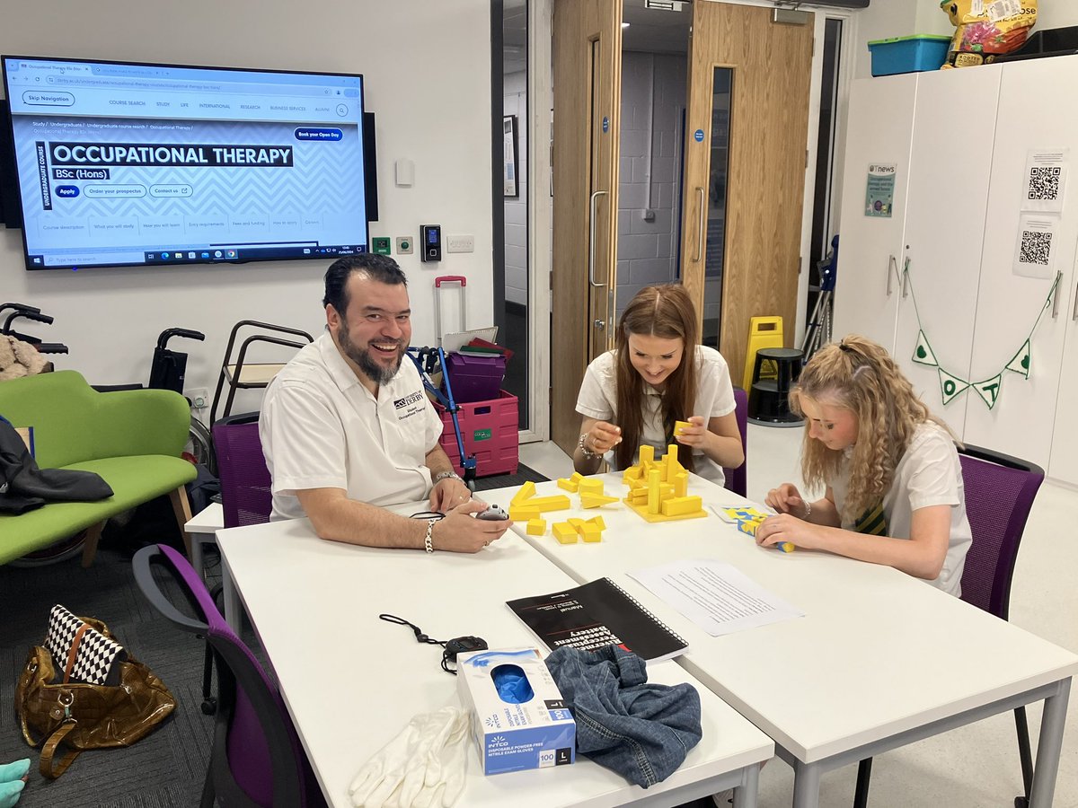 Luke_DerbyWP's tweet photo. A fantastic Careers in Health, Psychology and Social Care Taster Day @DerbyUni today, showcasing our courses and facilities to local Year 10 + 12 students. 

We were joined by amazing employers courtesy of @LizBaileyUoD, and our brilliant academics + techs!

#WideningAccessDerby https://t.co/lHsS6q4jGd