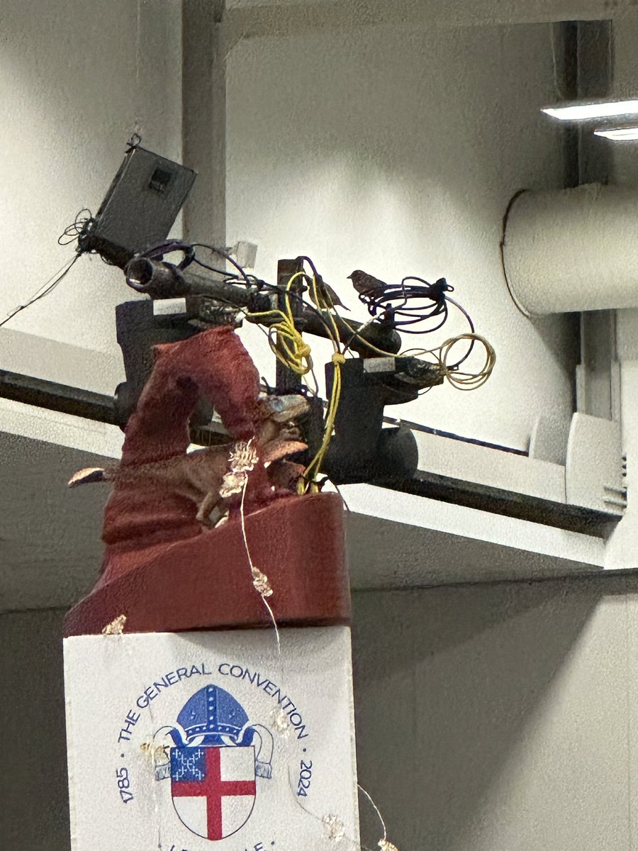 purdy_tom's tweet photo. Two birds on the house floor, between microphones 4 and 5. They have taken control of this area from the pigeon and we are now in their territory. Still waiting for a descending dove... #gc81 https://t.co/MZPfpER6DW