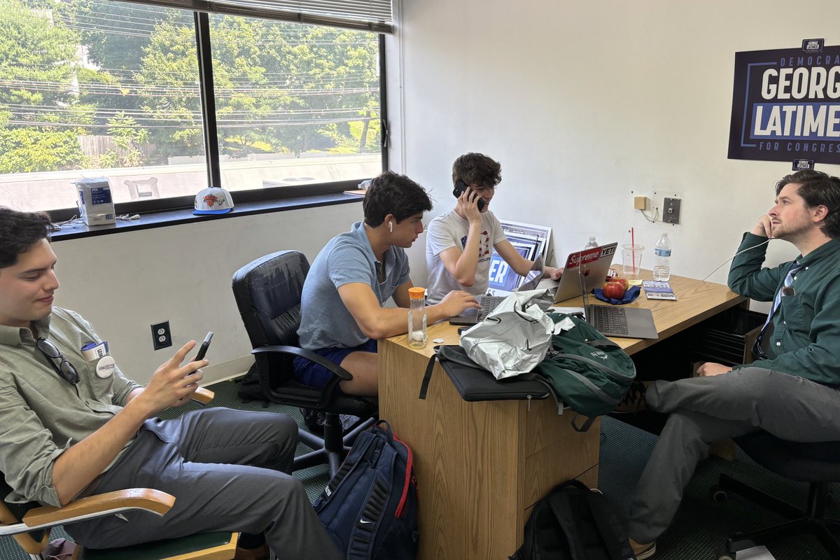LatimerforNY's tweet photo. Itโs 2:20pm โ and #TeamLatimer has already made over 90,000 calls today alone!
You can still join us: https://t.co/PAAIg85SrM https://t.co/N3ShfO58yB