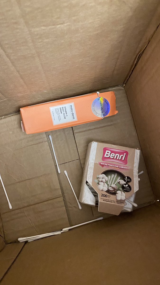 Duygotto's tweet photo. @GratisTr Müthiş titiz bir paket teslimi. Kullanıp koydunuz sanırım pakete? 👏🏼👏🏼👏🏼 https://t.co/oTm2ThPM7G