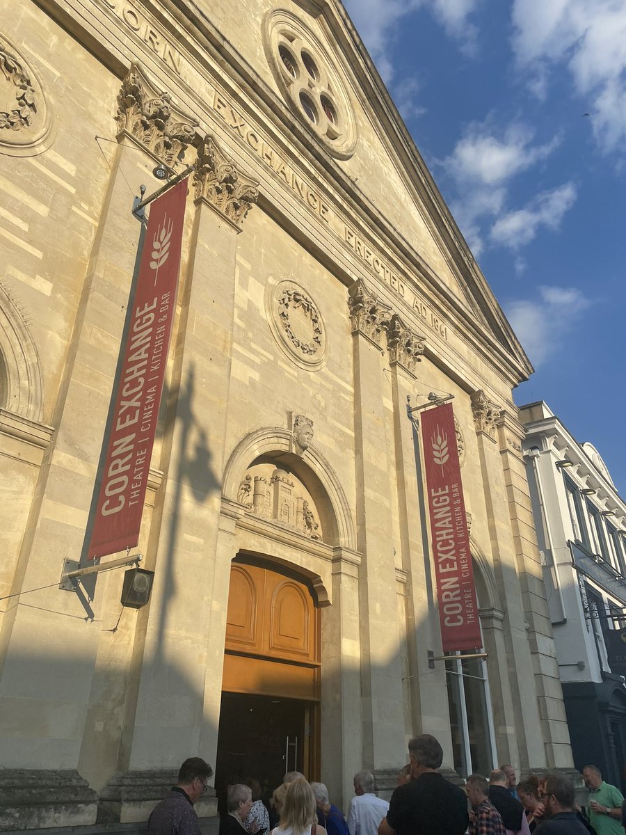 Lovely evening in Newbury - off to see  <a href="/almurray/">Al Murray 🇺🇦</a> <a href="/CornExchange/">Corn Exchange Newbury</a> fundraiser