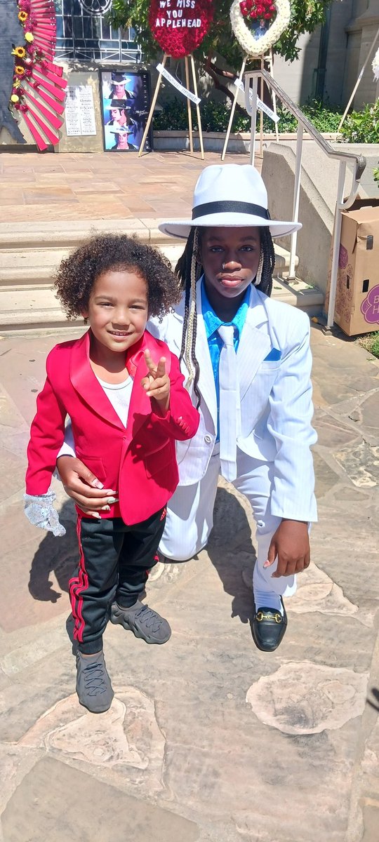 ShandyJLOP's tweet photo. What it's all about.
#MJWeek #15YearsWithoutMJ https://t.co/gCSbZxNWP7