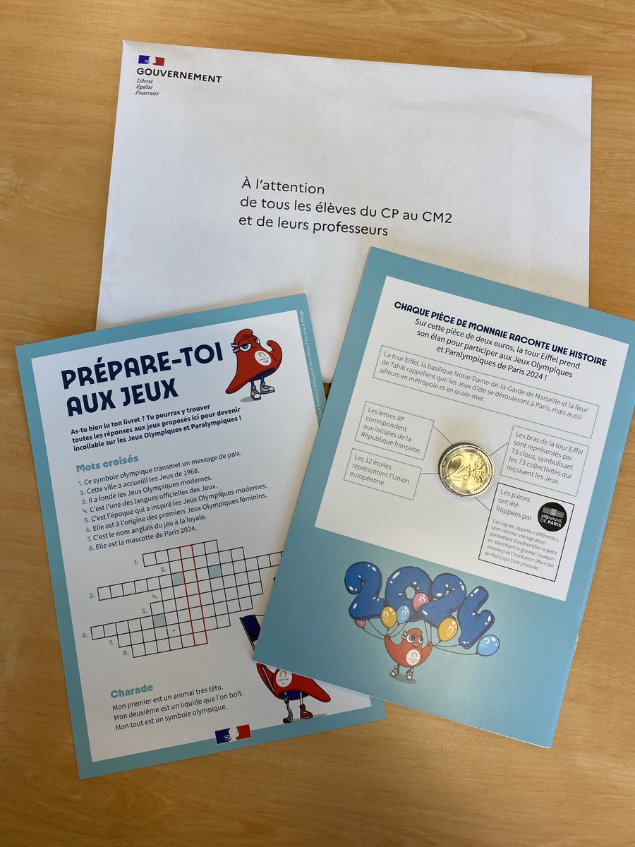 Ecole_C_Aigle's tweet photo. Jeux olympiques et paralympiques de PARIS 2024 : distribution des livrets et de la pièce commémorative aux élèves du CP au CM2 avant le passage de la flamme à Verdun le 29 juin 2024 https://t.co/VwLl1oM75R