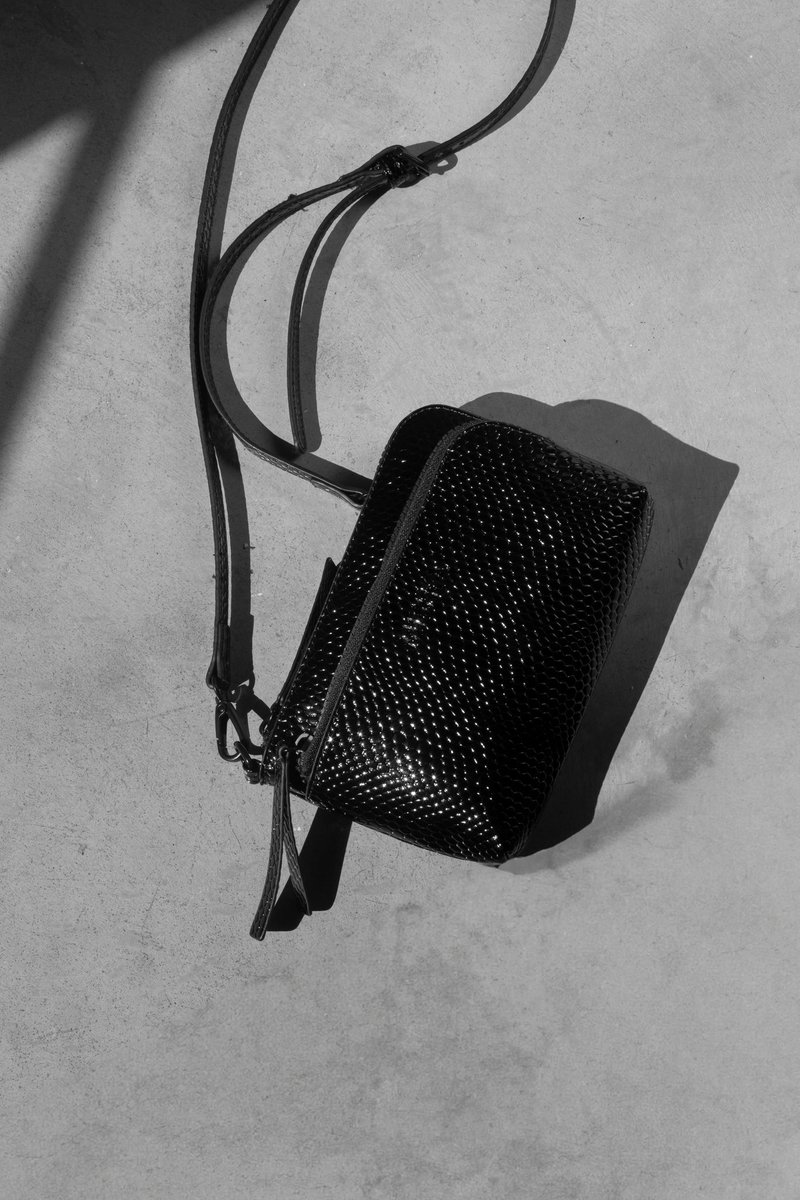 Mini Bag William

𝟯, 𝟲 𝘆 𝟵 𝗖𝘂𝗼𝘁𝗮𝘀 𝗦𝗶𝗻 𝗜𝗻𝘁𝗲𝗿𝗲́𝘀|
Sin Monto Mínimo

Available online and in stores

#Enjoythesilence #FW24