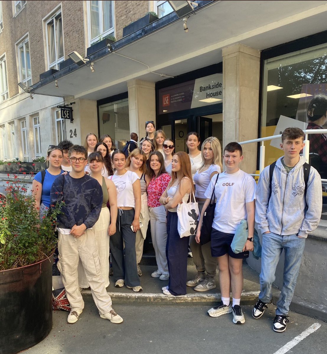 CompPorthcawl's tweet photo. Our pupils have been working so hard in preparation for this evening’s performance @NationalTheatre!

A massive thank you to @NTConnections for this unforgettable opportunity 🎭 https://t.co/x9WRSxIITI