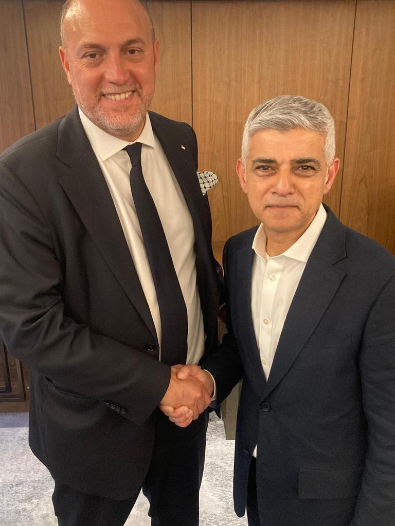 SadiqKhan's tweet photo. Great to celebrate the significant achievements of British Muslims in London, the UK and across the world at @TheMuslimNews Awards.
Every winner has an inspiring story to tell - fantastic to honour their excellent work. #inspiringmuslims https://t.co/ANMbFTBr3x