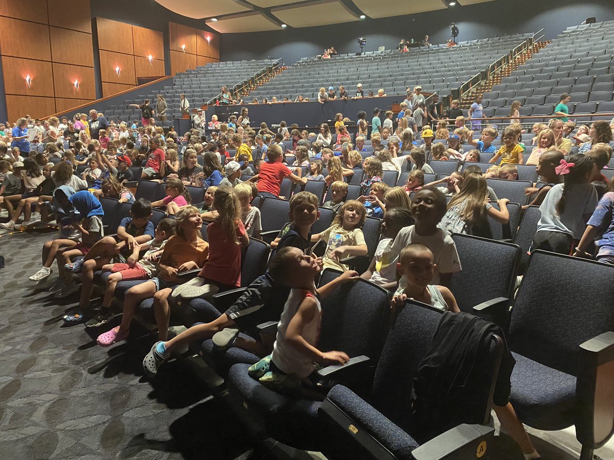 AFleckal's tweet image. Second graders enjoyed watching the Creative Arts production of Newsies Jr. this afternoon.  @ShoalCreekStars @LPSSummerAdv #starssc #LPSSummer2024