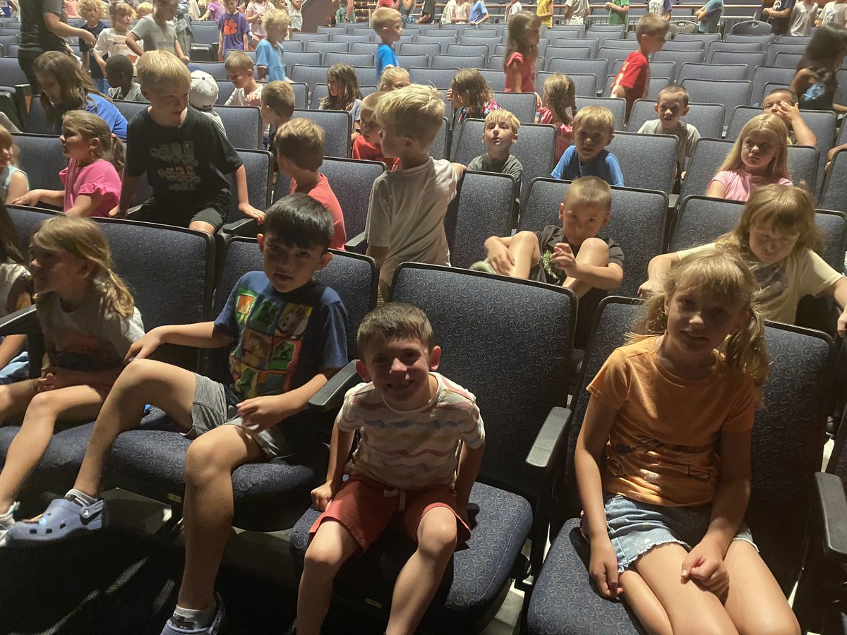 AFleckal's tweet image. Second graders enjoyed watching the Creative Arts production of Newsies Jr. this afternoon.  @ShoalCreekStars @LPSSummerAdv #starssc #LPSSummer2024