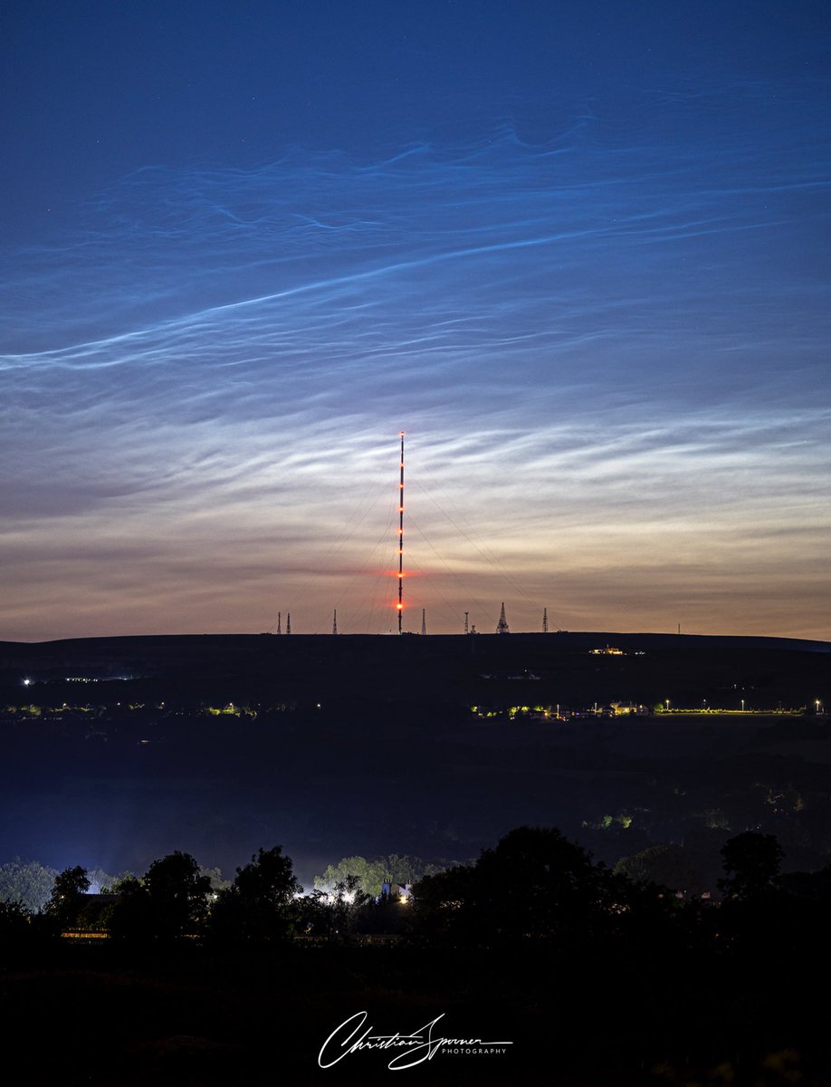 SP00NS's tweet image. 🌟 Noctilucent clouds shimmering above Winter Hill near Bolton, UK 
❄️ 24/6/24 at 2am 
#nlcs #nlc #nlcalert @NLCalerts