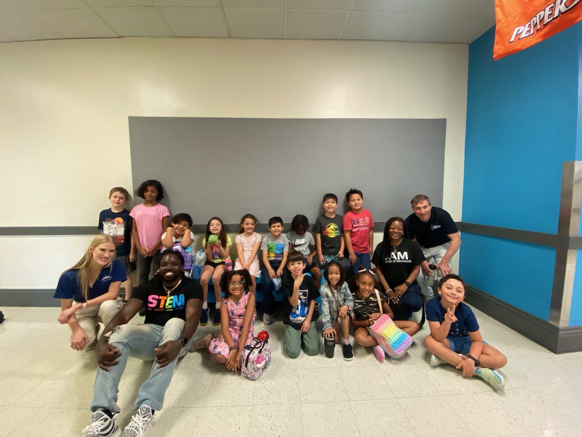 DallasisdSTEM's tweet photo. Great day for robotics at @PLSamHouston! Thank you @DallasEdFound and @Microsoft for supporting our STEM camps! #nextstepinitiative #cs4dallas @dallasschools @mibroughton https://t.co/YOm07U55oB