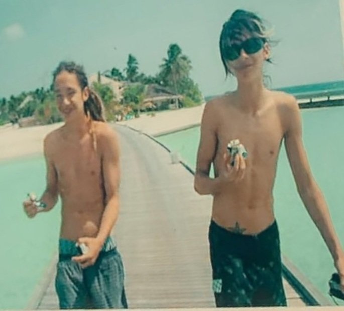 ｡ﾟﾟ･｡･ﾟﾟ｡
ﾟ。 ᵗᵒᵐ ᵃⁿᵈ ᵇⁱˡˡ
　 ﾟ･｡･