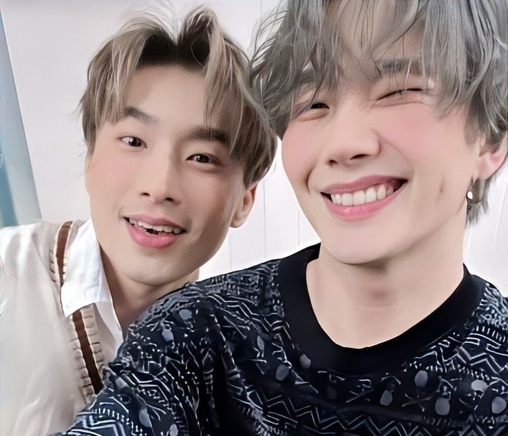 WavesOfLuve's tweet photo. Praying that my boys can have a project together. Their chemistry is magical and their beautiful auras are like feeling the fresh air during spring. ๐๐ท #WaveBiu https://t.co/6oWU6iR4O8
