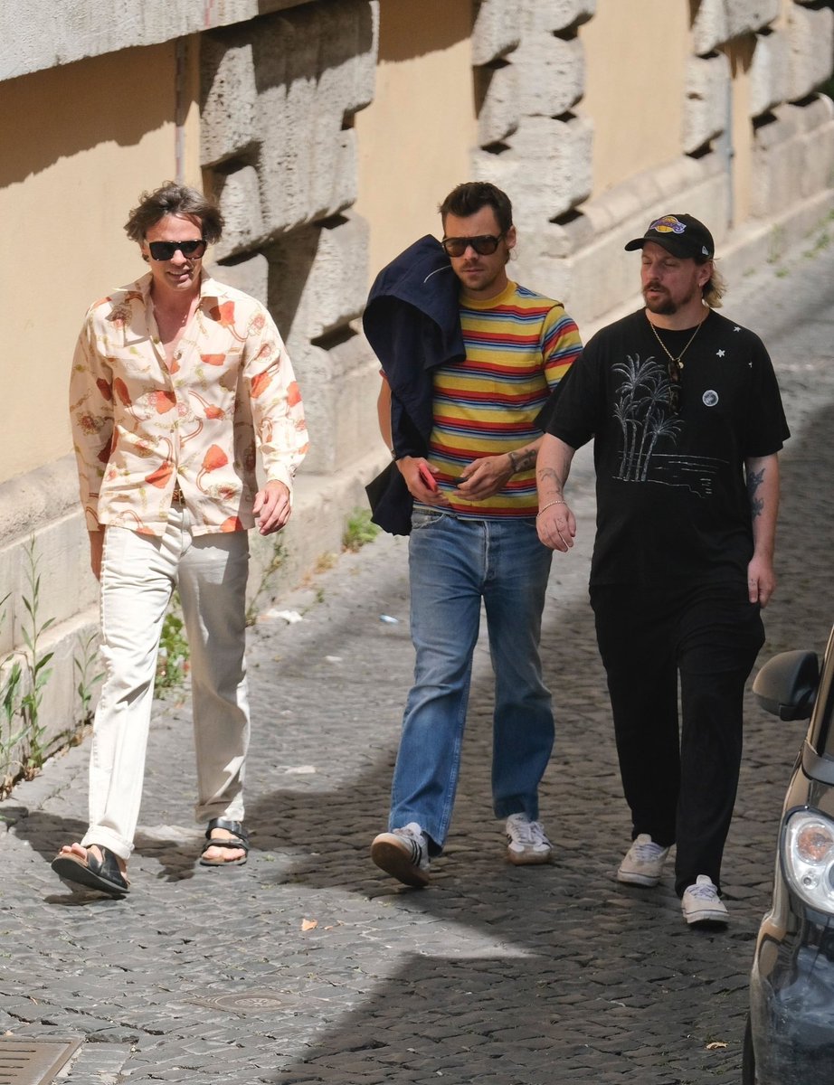 HSMEDIANEWS's tweet image. Harry with Kid Harpoon and Nikolai Haas out in Rome recently.