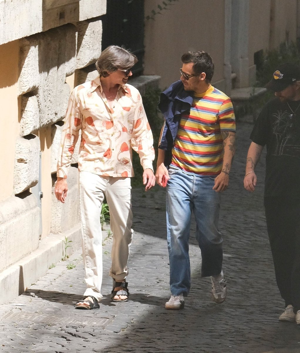 HSMEDIANEWS's tweet image. Harry with Kid Harpoon and Nikolai Haas out in Rome recently.