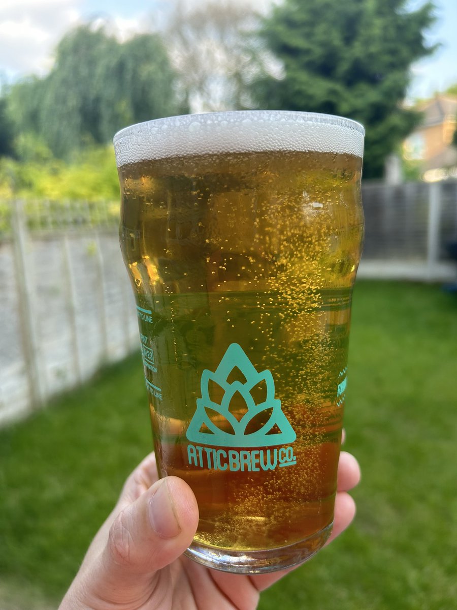 CallabyMatt's tweet image. When your @TeamUtopian British Lager Kit from @themaltmiller comes out crystal clear 👌🏻.