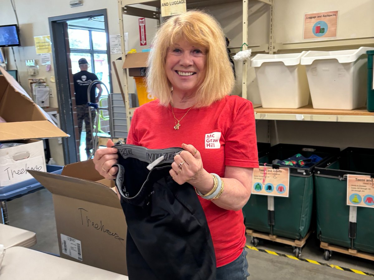 We ❤️ Treehouse! 

Our Seattle employees were #RedCubeProud to again partner with <a href="/TreehouseTweets/">Treehouse</a>– the leading nonprofit in Washington State focused on the specific educational needs of youth in foster care.
