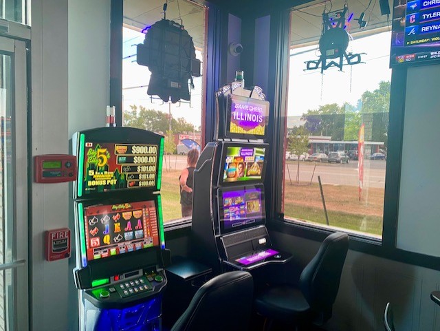 GEMGamingLLC's tweet image. Hey The Point Sports Bar &amp;amp; Grill, welcome to the GEM family! From Wings &amp;amp; Tacos to solid drink specials, everyone should definitely check them out! Plus GEM Rewards too! All in #CrestwoodIL
#gemrewards