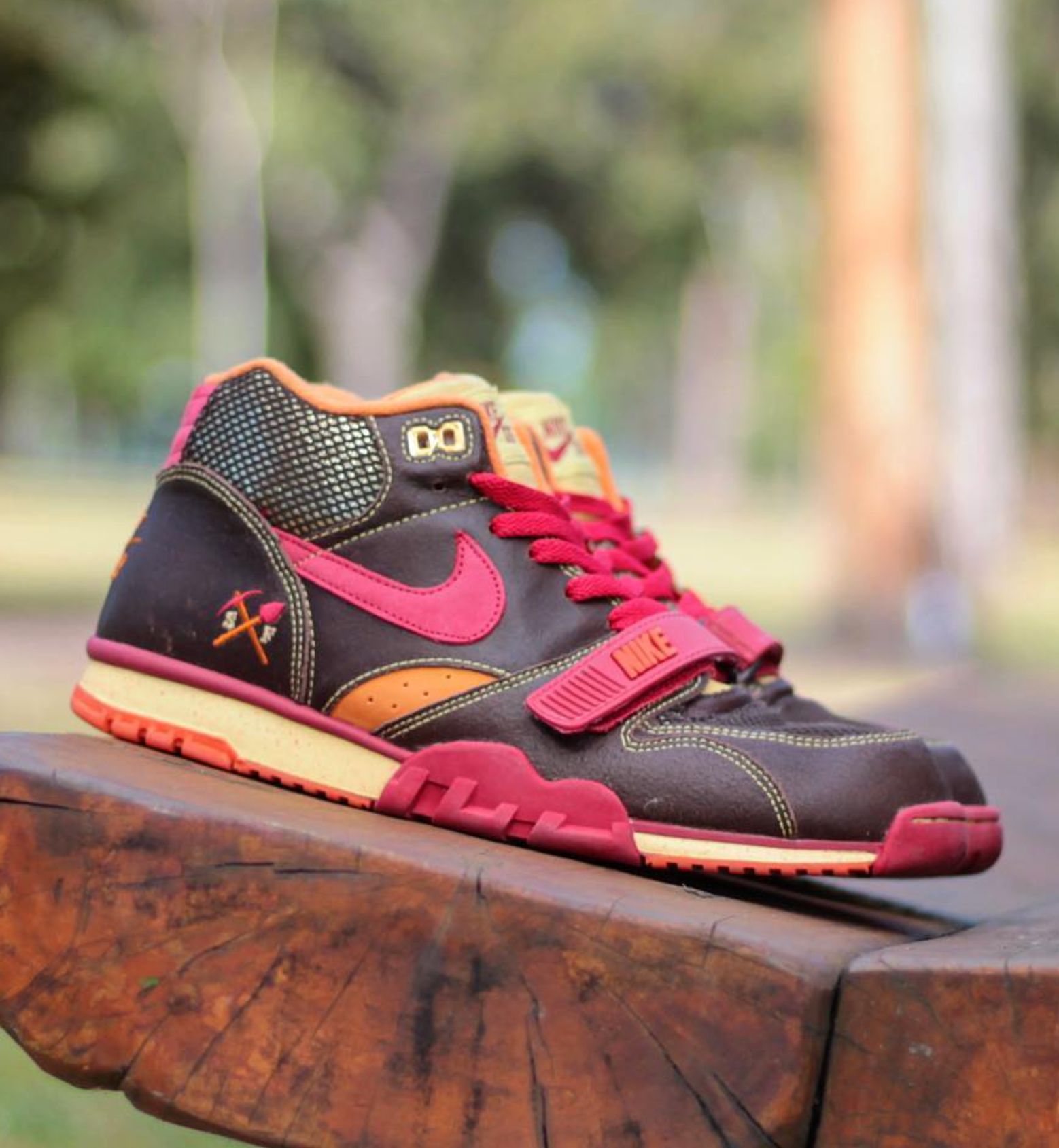 Sneaker News on X HUF x Nike Air Trainer SB Gold Digger 2005 https t 3hXzzUnV8t X