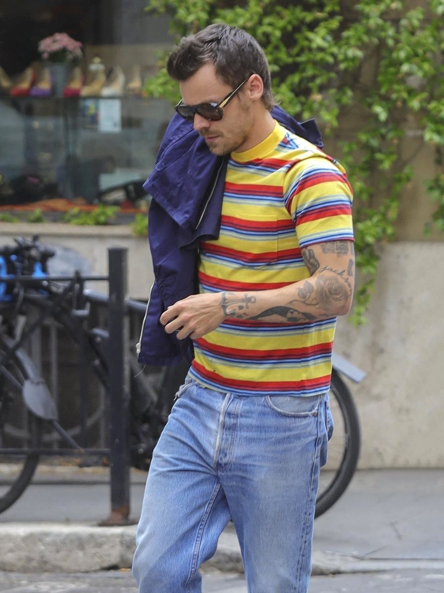 HSMEDIANEWS's tweet image. Harry out in Rome recently.