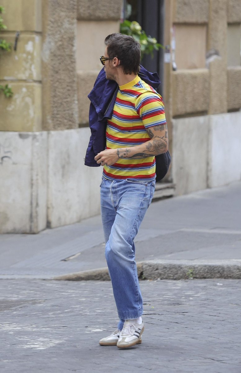 HSMEDIANEWS's tweet image. Harry out in Rome recently.