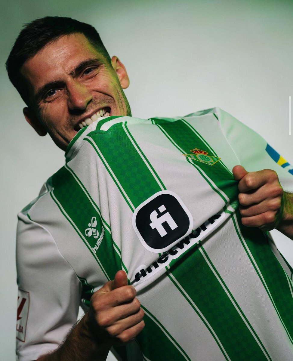 Muy feliz de ser un betico. 🟢⚪️
Gracias por su bienvenida y por todos sus mensajes.
Estoy deseando comenzar esta nueva aventura.
Mucho Betis