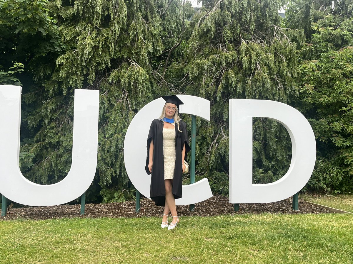 Amandao196's tweet photo. Proudest mammy moment today ! #🎉ucdschoolofmedicine #graduation #radiographer #ucd 🎓@ellaboneill 👩‍🎓 https://t.co/pYjo4Hck31