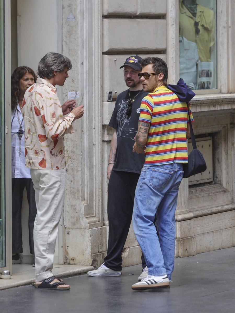 HSMEDIANEWS's tweet image. Harry with Kid Harpoon and Nikolai Haas out in Rome recently.