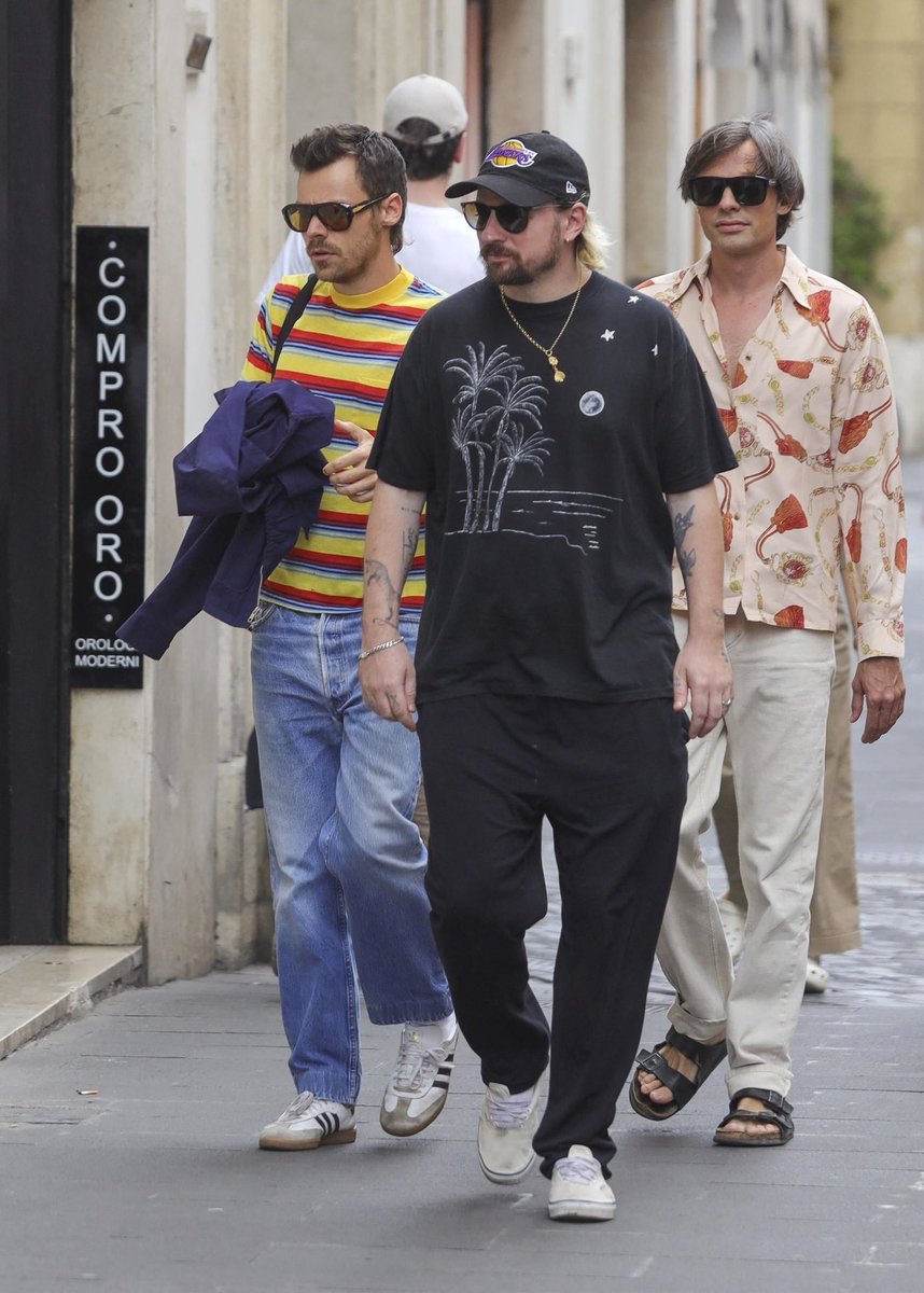 HSMEDIANEWS's tweet image. Harry with Kid Harpoon and Nikolai Haas out in Rome recently.