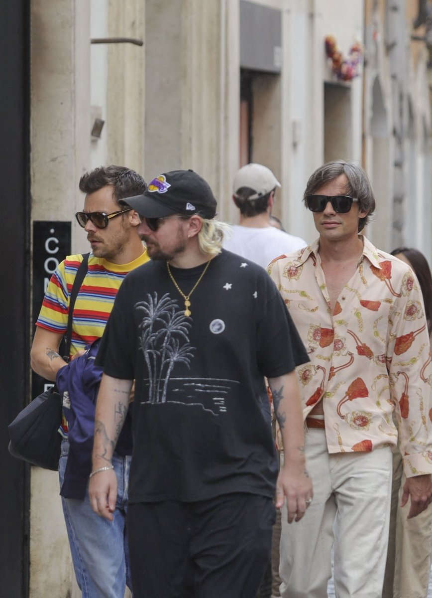HSMEDIANEWS's tweet image. Harry with Kid Harpoon and Nikolai Haas out in Rome recently.
