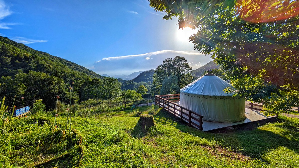 PaolaTreppo's tweet photo. L'agriturismo #AlTulin a #Montenars, è l'unico locale pubblico rimasto aperto in questo splendido comune del Fvg. Dall'agriturismo, in Borgo Isola, si parte per escursioni in mezzo alla natura, a piedi o in mountain bike. C'è anche una iurta 🤩
@regioneFVGit
@VisitFVG https://t.co/Vd8iMRRfqa